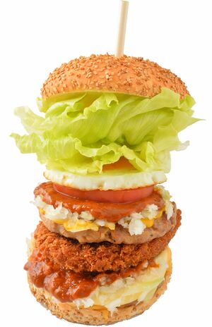 テレビ出演ナンバー1の『THEフトッチョバーガー』950円。