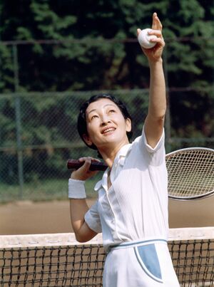 皇太子妃時代から、はつらつとテニスを楽しまれている美智子さま('82年)