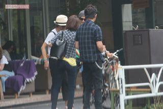 2015年6月、都内のカフェで食事をした木村拓哉夫妻と稲葉浩志夫妻