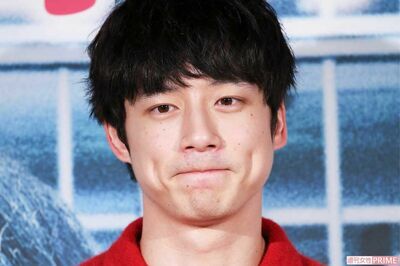 坂口健太郎、ファン公言された『BLACKPINK』リサのMVに出演で「セクハラに見える」撮影裏の密着姿が物議