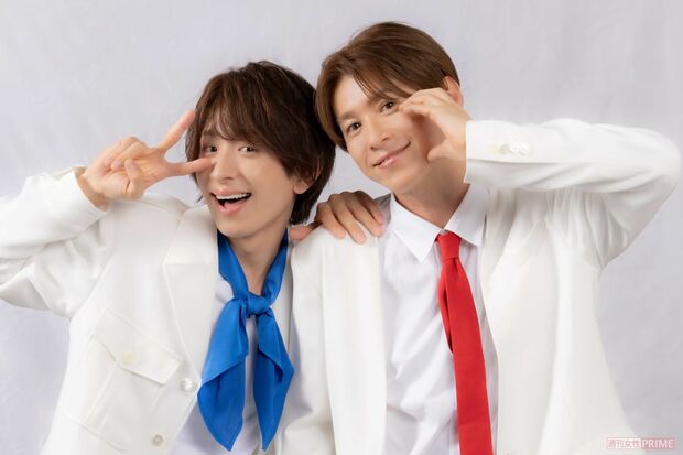 『MATSURI』小野寺翼(左)と『SHOW-WA』寺田真二郎 撮影/伊藤和幸、ヘアメイク/服部ゆりあ、森村まほ、寺澤はるか(CONTINUE)、衣装デザイン/鈴江英夫(H)