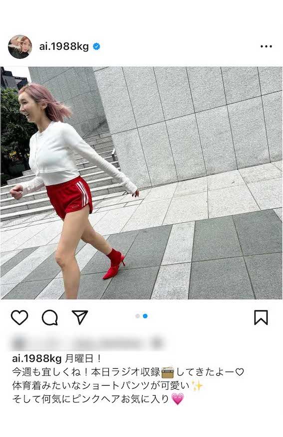 ブルマ姿も話題を呼んだピンク髪の加護亜依(本人インスタグラムより)