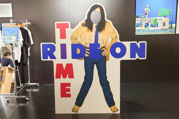 タワーレコード渋谷店のPOPUPイベントの顔はめパネル