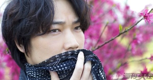 綾野剛、映画『新宿スワン』の役作りで牛丼を噛まずに飲む