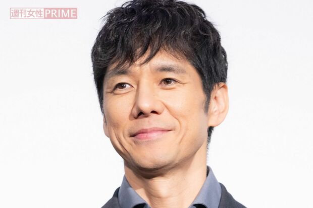 横浜国立大学在学中にデビューし、大学は中退して役者の道に進んだ西島秀俊