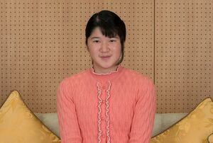 10月にデンマーク皇太子夫妻と面会した際に英語で会話に加わるなどご両親の公務にも同席された