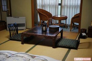 太宰が泊まったという部屋。ゴロンと寝転ぶもよし