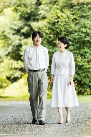 結婚は認められたものの、小室さんへの不信感はぬぐえておられないというご夫妻（8月14日撮影）
