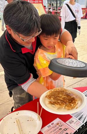 味の素冷凍食品では、みんなにおいしくて安心の「米粉でつくったギョーザ」を好評発売中。さらに「アレルギーフレンドリーDAY」というイベントも開催。垣根を越えた“おいしい時間”を提供。さまざまなニーズに応えている
