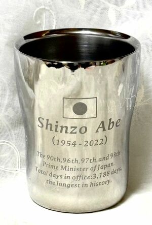 トランプ大統領にタンブラーとグラスを贈った（本人Xより）