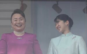 今年の新年一般参賀では、愛子さまと信子さまの親しげなご様子がみえた