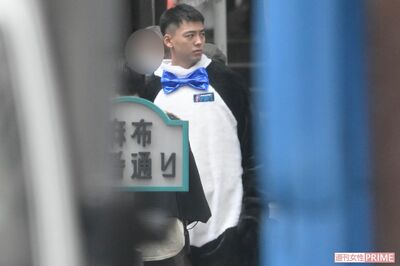 ドラマ『六本木クラス』ロケ、パンダの着ぐるみをきる竹内涼真（2022年5月）