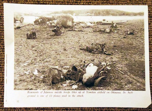 【写真】5月下旬、日本の主力部隊が撤退を始めたころ、味方や住民を助けるために米軍に突撃した日本軍。手前の兵士は下半身が切断されている（吉嶺さん提供）