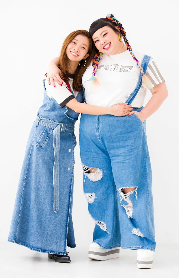 左からスタイリストの大瀧彩乃さん、渡辺直美