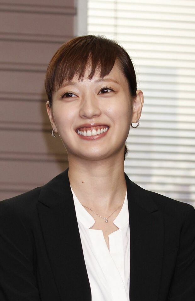 笑ったときに歯茎の大部分が見えることをガミースマイルと呼ぶ