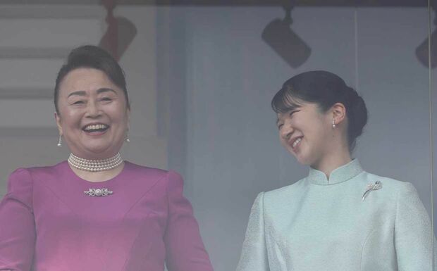今年の新年一般参賀では、愛子さまと信子さまの親しげなご様子がみえた