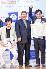 マッハスピード豪速球とビートたけし（写真中央）　撮影／高梨俊浩