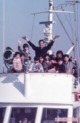 愛艇『光進丸』に妻のめぐみさんと試乗（'71年）。2018年に火災で水没（撮影／本誌写真班）