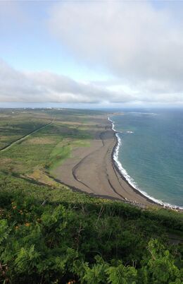 摺鉢山から見た海岸線。戦時中とも変わらない景色だという（提供）