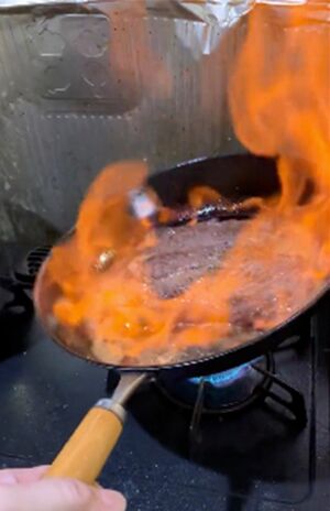 来客に肉を焼く。そのタイミングが被害者がいなくなった日と合致（小野容疑者のものと思われるツイッターより）