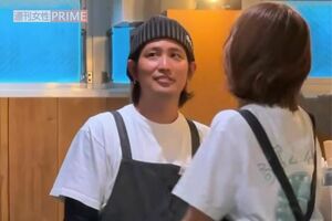 笑顔で接客していたエプロン姿の桐山照史