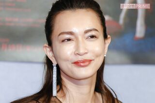 長谷川京子が6歳年下のレストランオーナーと真剣交際、露出過多な“美魔女”姿と…