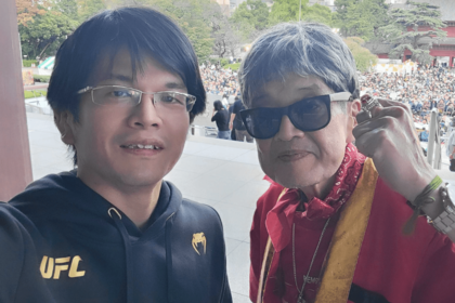 昨年の11月に撮影された父・モリタクさんとのツーショット。ふっくらしていた顔も痩せ始めて……