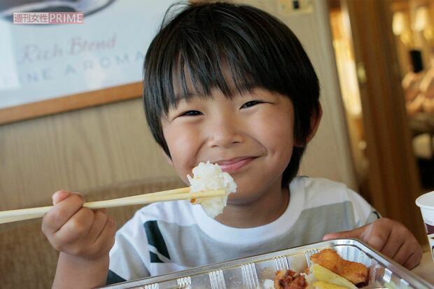 トヨタ自動車『こども店長』CM撮影での加藤清史郎(2009年、撮影・伊藤和幸)