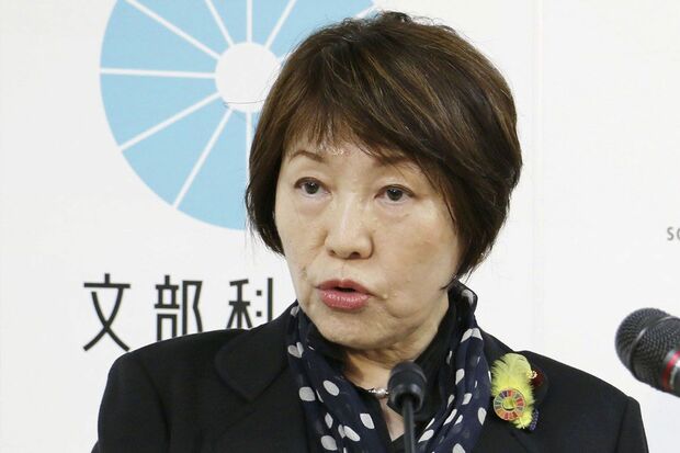 2025年6月27日、会見で教師による盗撮事件について「極めて遺憾」などと話した阿部俊子文科相(共同通信)