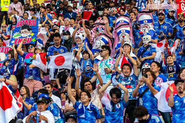 W杯ではマスクなしが当たり前！ドイツ戦で声援を送る日本人サポーター（2022年11月23日）  