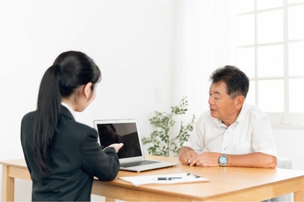 事前確認を怠らずに、出版社ともしっかりと打ち合わせを　※写真はイメージです