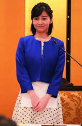 「少し個性的な間隔の空いたパールのネックレスで自分らしさを表現されています」（石原さん）第70回産経児童出版文化賞贈賞式（6月6日）写真／JMPA