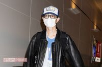 菅田将暉・小松菜奈夫婦、“ロンドン新婚旅行”からの帰国姿を撮った!羽田空港で「憧れの海外移住説」を直…