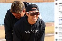 東北楽天ゴールデンイーグルス・佐藤直樹の外野に座り込む“いじけ態度”が賛否、ソフトバンクホークス時代…