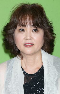 根岸の実家の内情を話してくれた泰葉。香葉子夫人を訴えるとも