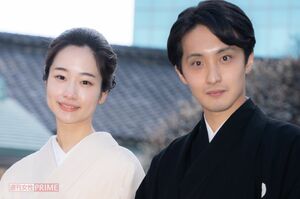 爽子（左）が藤間紫を襲名すると同時に弟・藤間貴彦も“藤間翔”と改名