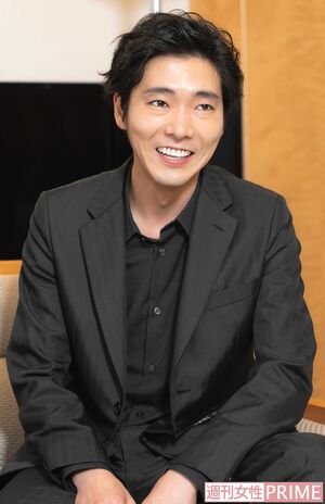 柄本佑　撮影／佐藤靖彦