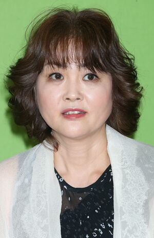 根岸の実家の内情を話してくれた泰葉。香葉子夫人を訴えるとも