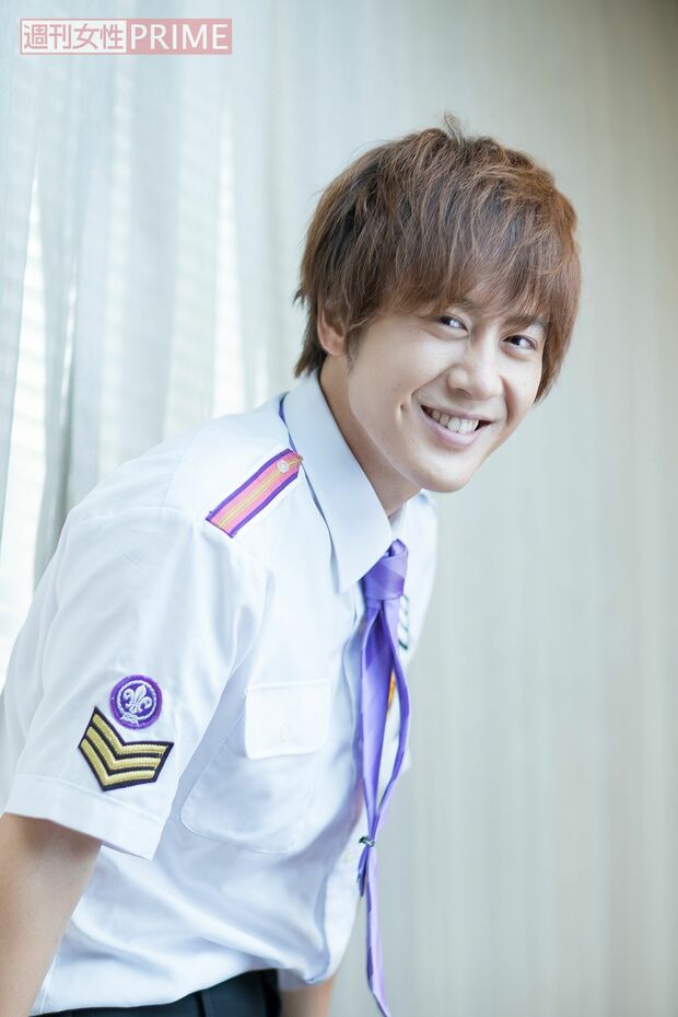 土田拓海「ファンミで行ったハワイで、憧れのサンドバー（海の干潮時に現れる幻想的な白浜を歩くアクティビティ）を体験してきました！　あと、さっき、ゆーちゃむ（小林）がヘアアイロンを持って追いかけてきて、驚いたー（苦笑）。というのは冗談で、夏といえば高校野球。いつも燃えるので、甲子園に実際に行きたいな」撮影／廣瀬靖士