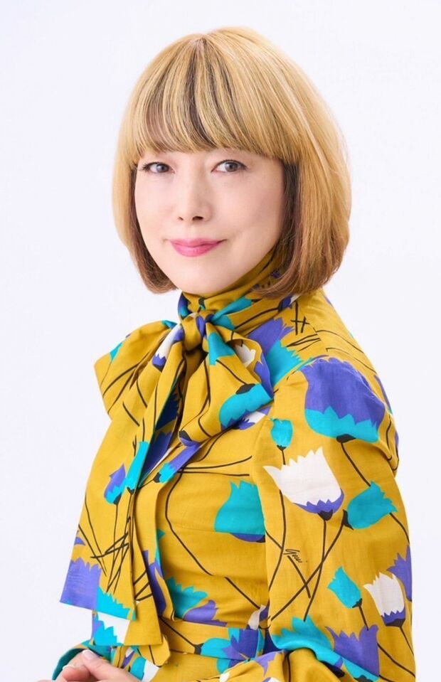 MAYUMI●「MISSESSENCE」代表／ヘアデザイナー。奇跡の63歳にして現役美容師。美容師歴40年の中で生まれたそがないカット「MAYUMIカット」を構築。そのカットから別名「似合わせの女王」と呼ばれ、幅広い年齢層からの指名は後を絶たない。YouTube&TikTok：マユミイズムも好評！