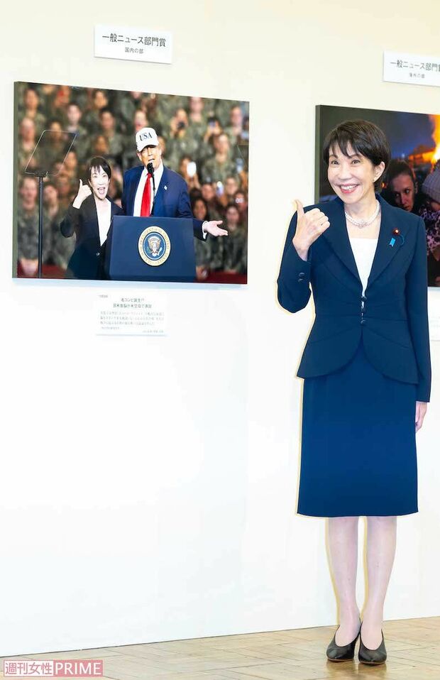 2025年12月22日、「第66回2025年報道写真展」（日本橋三越本店）に来場した高市早苗首相　撮影／佐藤靖彦