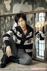 '10年10月。アルバム『演歌名曲コレクション13～虹色のバイヨン～』をリリース。「最近、習字を始めました。これまで自己流だったんですけど、もっときれいに書けるようになりたいと思って」　撮影／廣瀬靖士、本誌写真班