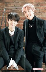 SUGA（左）とJ-HOPE（右）　撮影／週刊女性写真班