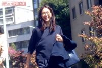 井川遥と篠原涼子、入園式のお手伝いに訪れた表紙女王のファッション対決!