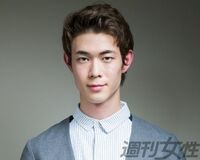 宮沢和史の息子でモデルの宮沢氷魚「憧れは阿部寛さん」