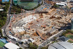 19年11月末の完成を目指して工事が進む東京五輪メイン会場・新国立競技場