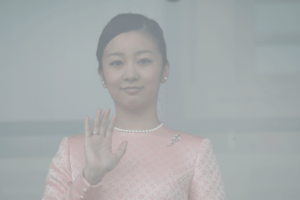 佳子さまが初めて参加された、新年一般参賀で。皇居前広場には8万人が集まった（2015年1月）