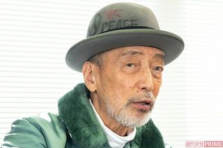 2024年11月、インタビューに答えるテリー伊藤（撮影／佐藤靖彦）