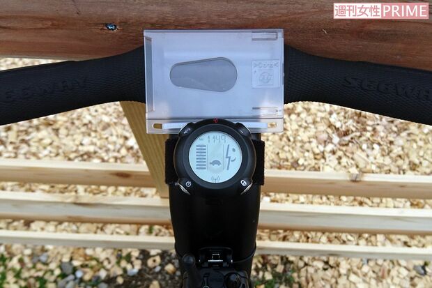 最高時速20キロだが、SBでは初心者設定（カメマーク）の12キロに。当然、アクセルやブレーキはなく身体の重心傾倒で動く