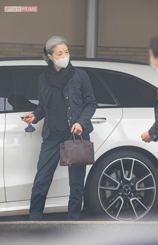 息子の襲名に関して否定した富司。梨園の妻として培った凛とした佇まいは、いまなお健在